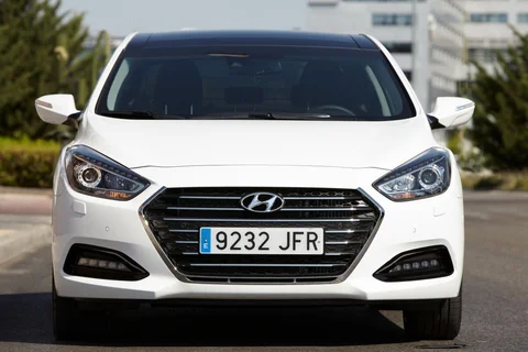 Hyundai i40 1.6 GDI Blue Essence 2016 view 10