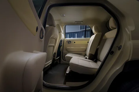 Hyundai Inster 49kWh Evolve 2024 view 7