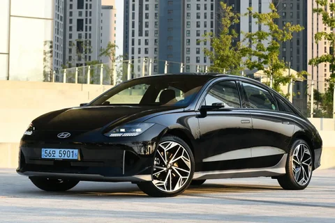 Hyundai Ioniq 6 53kWh Style 2023 view 9