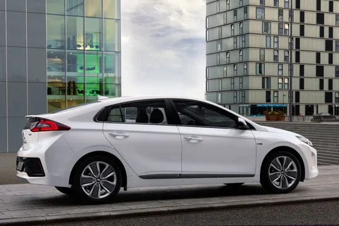 Hyundai Ioniq 1.6 GDI PHEV Premium 2018 view 2