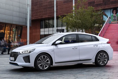 Hyundai Ioniq 1.6 GDI PHEV Premium 2018 view 4