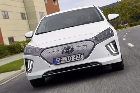 Hyundai Ioniq Electric Premium 2019 view 3