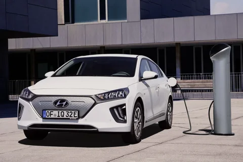 Hyundai Ioniq Electric Premium 2019 view 4