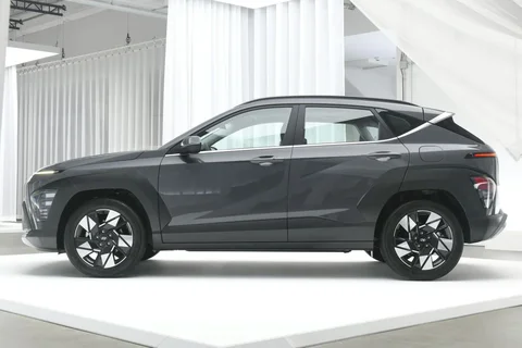 Hyundai Kona 1.6 GDI HEV E-Motion 2026 view 2