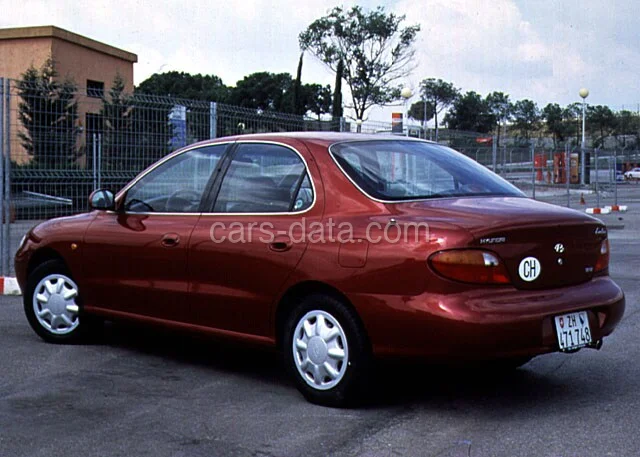 Hyundai Lantra 1.9 D GL 1998 front view