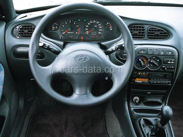 Hyundai Lantra Wagon 1.9 D GL 1998 front view
