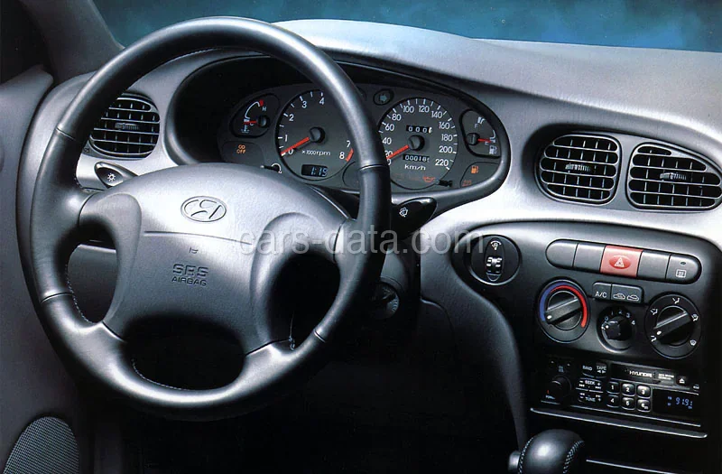 Hyundai Lantra Wagon 1.9 D GLX 1999 front view