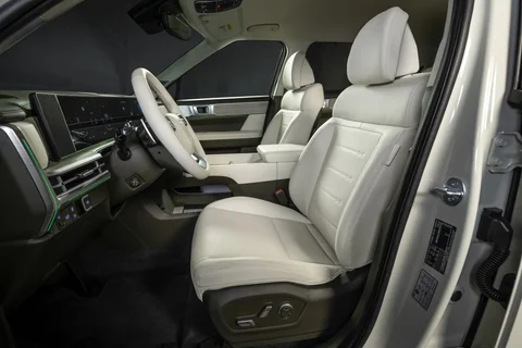 Hyundai Santa Fe 1.6 T-GDI HEV Comfort Plus 2025 view 2