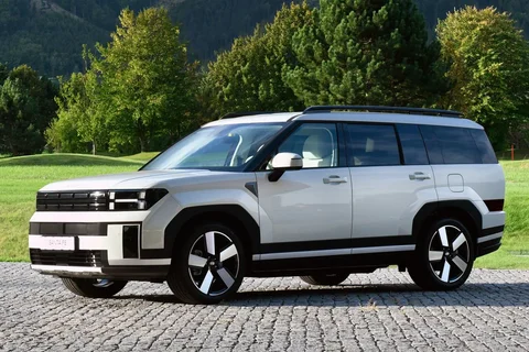 Hyundai Santa Fe 1.6 T-GDI HEV Comfort Plus 2025 view 6