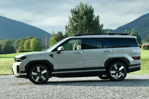 Hyundai Santa Fe 1.6 T-GDI HEV Comfort Plus 2025 view 7