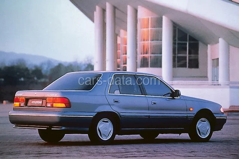 Hyundai Sonata 3.0i EX 1990 front view