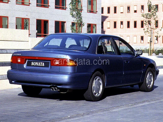 Hyundai Sonata 2.0i GLS 1993 front view