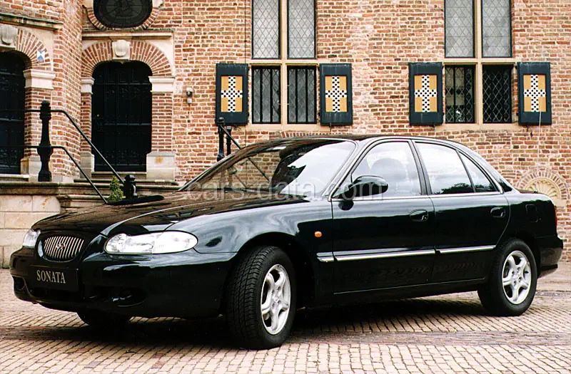 Hyundai Sonata 2.0i GL 1998 front view