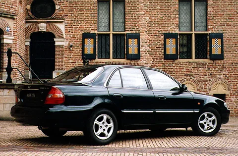 Hyundai Sonata 2.0i GL 1998 view 2