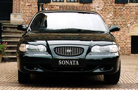 Hyundai Sonata 2.0i GL 1998 view 3
