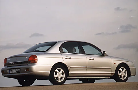 Hyundai Sonata 2.0i 16V GLX 1998 view 4