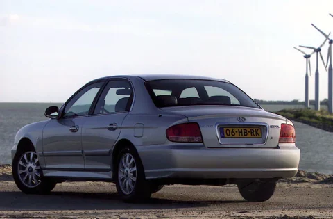 Hyundai Sonata 2.7i V6 StyleVersion 2004 view 4