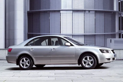 Hyundai Sonata 2.4i StyleVersion 2005 view 2