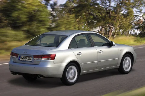 Hyundai Sonata 2.4i StyleVersion 2005 view 4