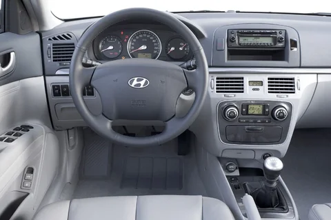 Hyundai Sonata 2.4i StyleVersion 2005 view 8