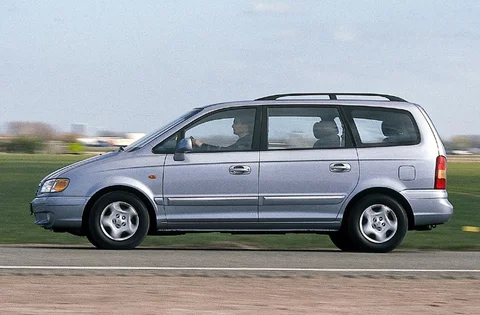 Hyundai Trajet 2.7i V6 GLS 2000 view 2