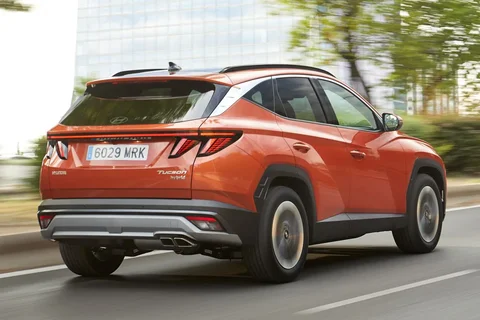 Hyundai Tucson 1.6 T-GDI HEV E-Motion 2025 view 2