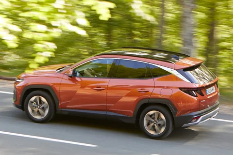 Hyundai Tucson 1.6 T-GDI HEV E-Motion 2025 view 3