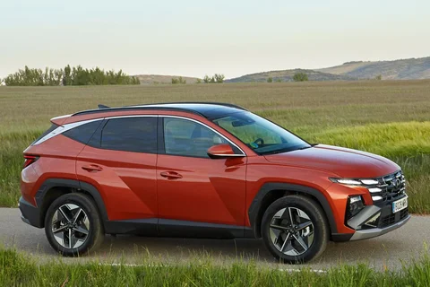 Hyundai Tucson 1.6 T-GDI HEV E-Motion 2025 view 8