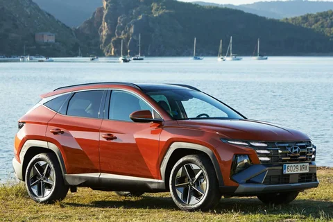 Hyundai Tucson 1.6 T-GDI HEV E-Motion 2025 view 9