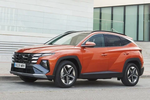 Hyundai Tucson 1.6 T-GDI HEV E-Motion 2025 view 10