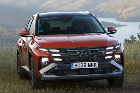 Hyundai Tucson 1.6 T-GDI HEV E-Motion 2025 view 12