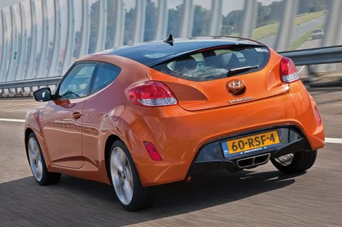 Hyundai Veloster 1.6 GDI i-Motion 2011 view 2