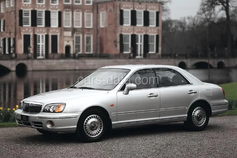Hyundai XG 2.5i V6 2000 front view