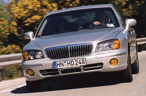 Hyundai XG 2.5i V6 2000 view 3