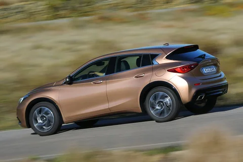 Infiniti Q30 2.2d Pure 2015 view 2