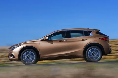 Infiniti Q30 2.2d Pure 2015 view 3