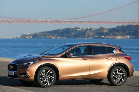 Infiniti Q30 2.2d Pure 2015 view 11