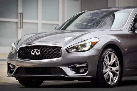 Infiniti Q70 2.2d Performance 2015 view 5