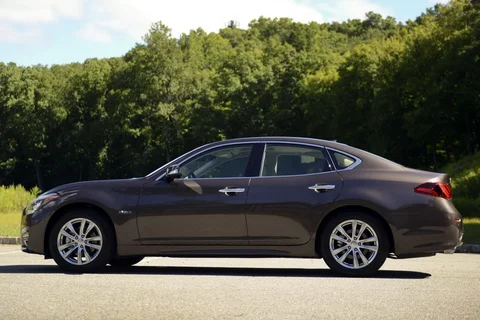 Infiniti Q70 2.2d Performance 2015 view 6