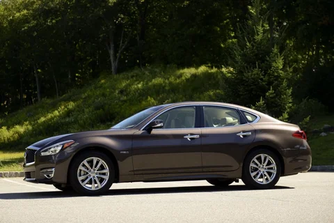 Infiniti Q70 2.2d Performance 2015 view 7