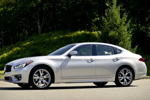 Infiniti Q70 2.2d Performance 2015 view 10