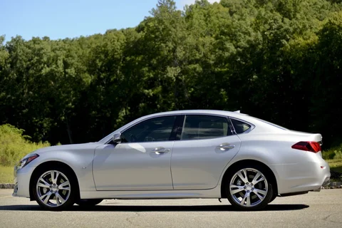 Infiniti Q70 2.2d Performance 2015 view 11