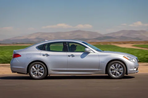 Infiniti Q70 3.0D S 2014 view 2