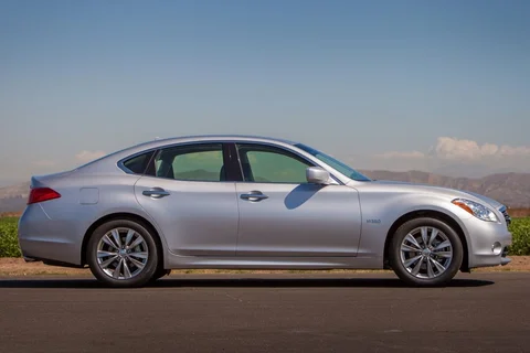 Infiniti Q70 3.0D S 2014 view 4