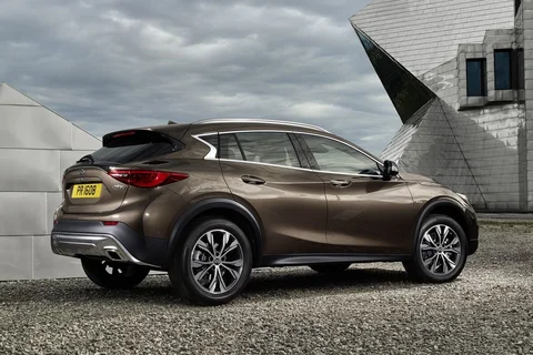 Infiniti QX30 2.2d AWD Luxe Tech 2018 view 3