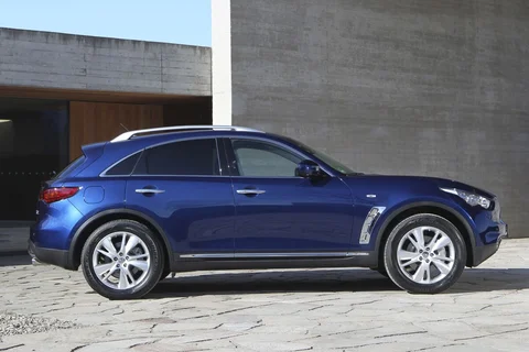 Infiniti QX70 3.0d V6 Ultimate 2015 view 6