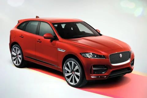 Jaguar F-Pace 35t AWD Portfolio 2015 view 2