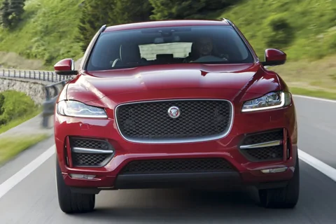 Jaguar F-Pace 35t AWD Portfolio 2015 view 4