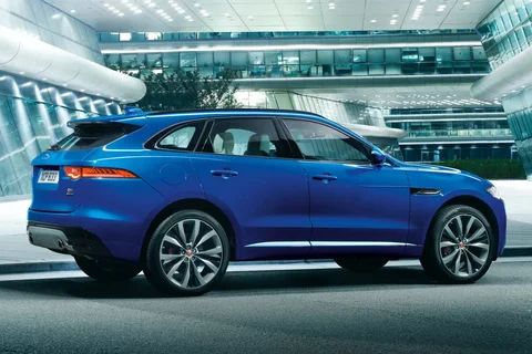 Jaguar F-Pace 35t AWD Portfolio 2015 view 12