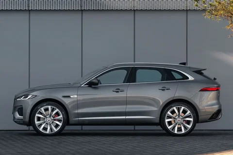Jaguar F-Pace P400e R-Dynamic Black 2022 view 2